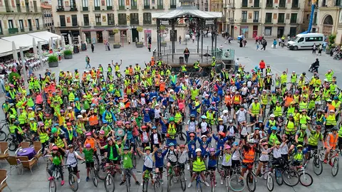 Todos los colegios reunidos en la Plaza Nueva de Tudela