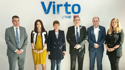 Rogelio Jim&eacute;nez, director financiero; Eva Virto, directora de I+D+i; Presidenta Barkos,; Javier Virto, presidente del grupo; Vicepresidente Ayerdi ; y Marta Virto, directora de Marketing
