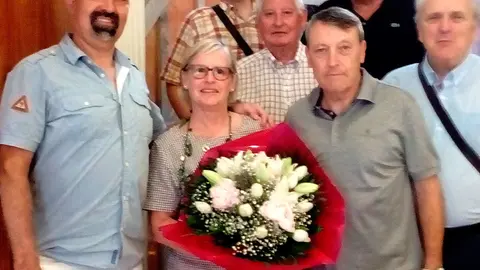 El director de la escuela taller Fundaci&oacute;n El Castllo Jes&uacute;s Jim&eacute;nez Moracho, Txutxo, con su esposa Pilartxo Dur&aacute;n Arregui y los miembros del patronato de la fundaci&oacute;n