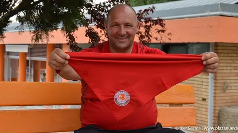 &lsquo;Pato&rsquo; se prepara ya para las fiestas de este a&ntilde;o con su pa&ntilde;uelico del Ribera Navarra FS