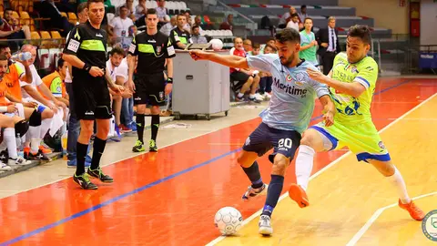 Lemine durante un partido en Italia