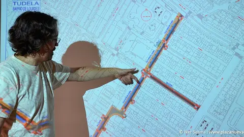 Daniel L&oacute;pez explican las obras que se van a acometer