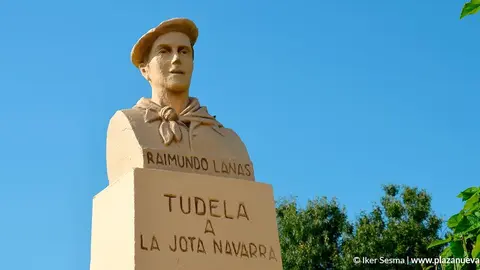 Reparada la estatua de la Jota con Raimundo Lanas