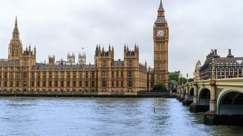 Westminster y el Big Ben desde el otro lado del T&aacute;mesis