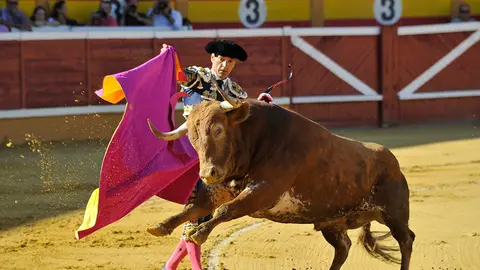 El Cid de Capote a su primer toro