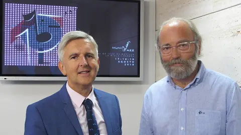 El director general de Cultura y Turismo, Eduardo Rodr&iacute;guez Os&eacute;s, y uno de los organizadores del Munijazz y miembro de la Asociaci&oacute;n Amigos de Munilla, Jes&uacute;s Montiel