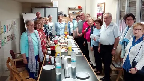 Con este suculento lunch se encontr&oacute; el Coro Parroquial en el D&iacute;a de la Familia de la residencia de Cortes