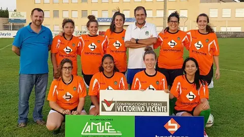 Algunas de las integrantes de la plantilla del CD Lourdes Senior Femenino