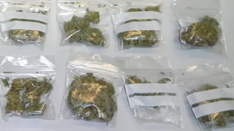 Parte de la droga encautada