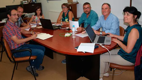 Juan Carlos Ciria, segundo por la derecha, director del Centro Integrado Polit&eacute;nico ETI Tudela, junto a parte de su equipo directivo