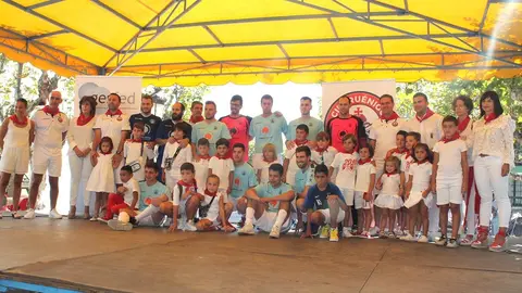 Presentaci&oacute;n del Club Cintru&eacute;nigo F&uacute;tbol Sala con patrocinador, autoridades y ni&ntilde;os de la Escuela F&uacute;tbol Sala