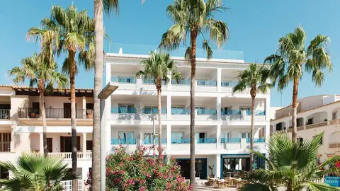 Fachada del Hotel Honucai