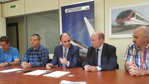 De izquierda a derecha: Vicente Arag&oacute;n, concejal de Urbanismo de Castej&oacute;n; el alcalde de Castej&oacute;n, David &Aacute;lvarez; el vicepresidente Ayerdi; el director general de Trenasa, Luis Fern&aacute;ndez y el director gerente de Nasuvinsa, Jos&eacute; M&ordf; Aierdi