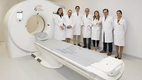 Grupo integrante del Programa de detecci&oacute;n precoz de c&aacute;ncer en Madrid. De izq a dcha: los Dres. Mar&iacute;a Rodr&iacute;guez, especialista de Cirug&iacute;a Tor&aacute;cica; Jes&uacute;s Enrique Isea de la Vi&ntilde;a, especialista de Cirug&iacute;a Tor&aacute;cica; Guillermo Gallardo, especialista de Radiolog&iacute;a; Luis Seijo, codirector de Neumolog&iacute;a; Teresa P&eacute;rez, especialista de Neumolog&iacute;a; Jes&uacute;s Corral, especialista de Oncolog&iacute;a M&eacute;dica; Fanny Caballeros, especialista de Neumolog&iacute;a.