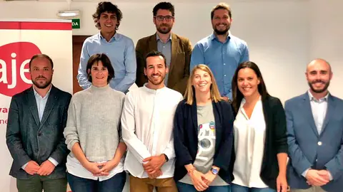 Nueva junta de AJE Navarra: Fila superior izq-dcha: Beroiz, Larra&ntilde;eta, Esandi. Fila inferior, izq-dcha: Gonz&aacute;lez, del Portillo, Vidorreta, Mart&iacute;nez, Ordu&ntilde;a, Sevillano