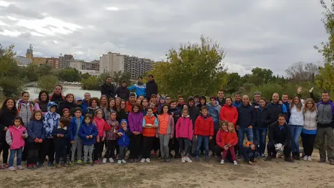 Semana Social Voluntariado de CaixaBank en la limpieza Ebro Tudela