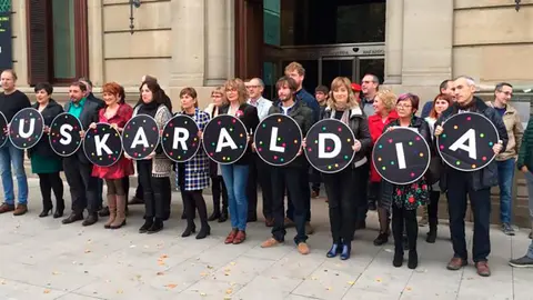 Parlamentarios navarros muestran su apoyo a Euskaraldia 3