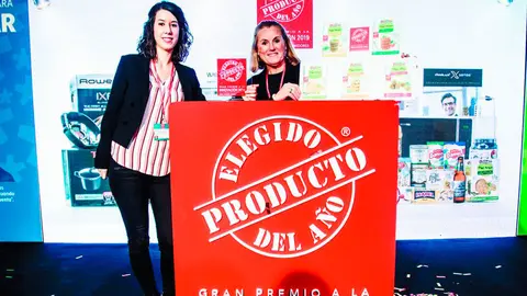 Sandra Jim&eacute;nez, t&eacute;cnica de Marketing de Vegetales L&iacute;nea Verde, y Rebeca Bellete, comercial de la zona Noreste, en la gala de entrega de premios