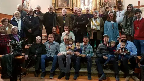 Foto de familia de la cofrad&iacute;a