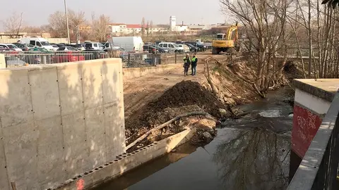 Obras compuertas desembocadura r&iacute;o Queiles