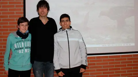 De izquierda a derecha, Jes&uacute;s Navarro, Pablo Ijalba (Coordinador del Bi+ y profesor del centro) y Jos&eacute; Planillo