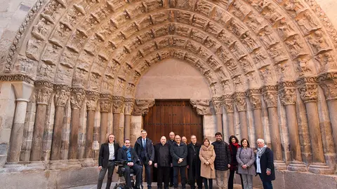 Uxue Barkos visita la restaurada Puerta del Juicio de la catedral de Tudela