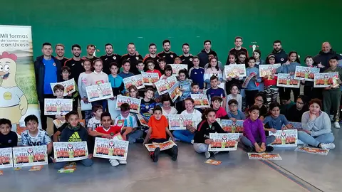 Visita del Ribera Navarra al colegio de Milagro