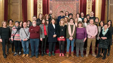 Foto de grupo de la recepci&oacute;n de la consejera