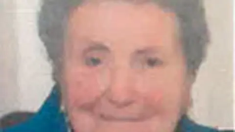 Julia Larrea Latorre