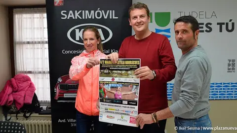 Estela Navascu&eacute;s presenta el cartel de la carrera con su nombre