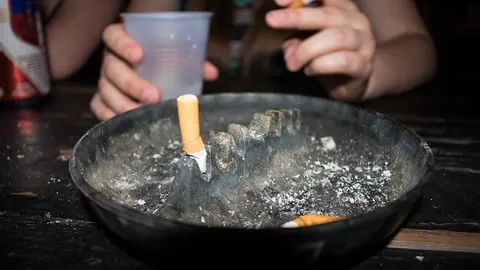 En los bares ya no est&aacute; permitido fumar