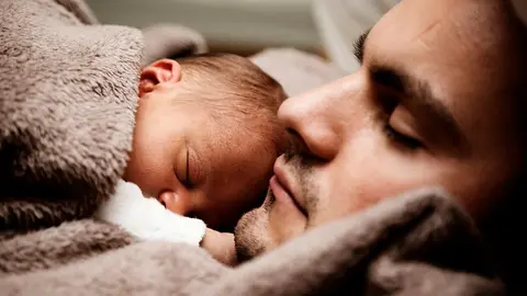 Beb&eacute; y pap&aacute;