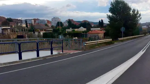 Ya est&aacute; en marcha la acera en la carretera LR-115 de Arnedo 2