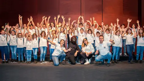 'Dance forever' con el Coro Cuchuflete, Elyella y Zahara