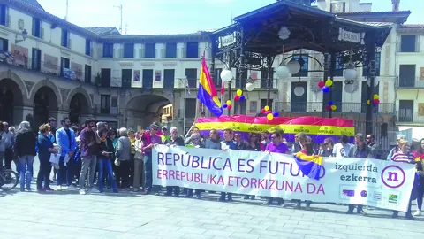 Concentraci&oacute;n en Tudela por el d&iacute;a de la Rep&uacute;blica