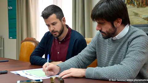 Joaquim Torrents y Eneko Larrarte explican las deficencias encontradas en el Ciudad de Tudela 1