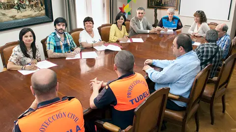 La consejera Beaumont y los alcaldes de Tudela, Cintru&eacute;nigo y Milagro en la firma de los respectivos convenios en 2017