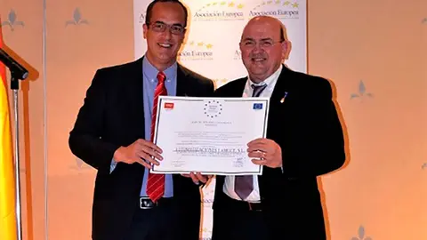 Entrega de la medalla de Oro