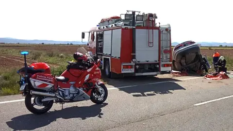 Bomberos de Navarra y Polic&iacute;a Foral act&uacute;an en el lugar del accidente