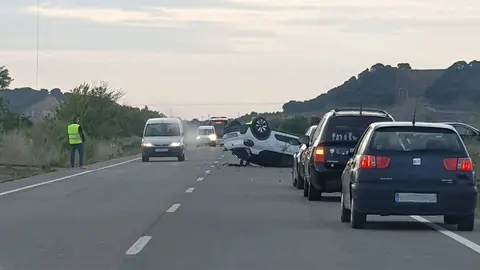 Un carril de la carretera direcci&oacute;n Montes del Cierzo est&aacute; cerado