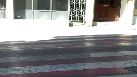 Paso de cebra en la calle D&iacute;az Bravo