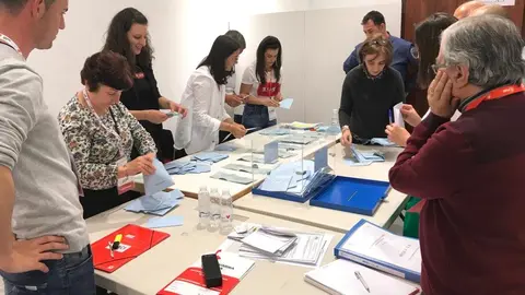 Recuento en un colegio electoral de la Ribera