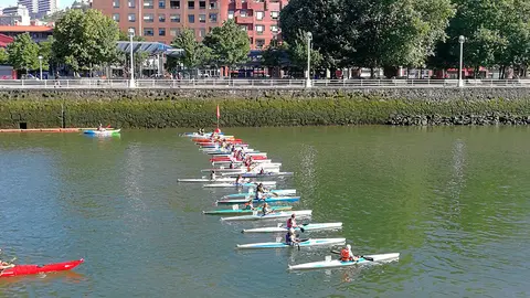 Salida Campeonato Nacional de Ríos celebrado en la Ría de Bilbao