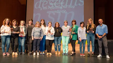 Representantes de los centros premiados por buenas pr&aacute;cticas durante el curso 18-19
