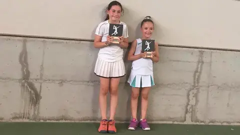 Paulina Gil (a la izquierda) con su rival en la Final, Leticia Beortegui 