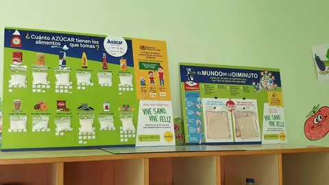 Los paneles de ambos talleres han quedado fijados en cada comedor para que los tengan presentes y formen parte de la decoraci&oacute;n del centro