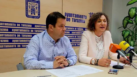 Presentación de la Feria Renancentista el concejal de Festejos en funciones, Julio Gracia, y la concejala de Cultura y Turismo en funciones, Waldesca Navarro