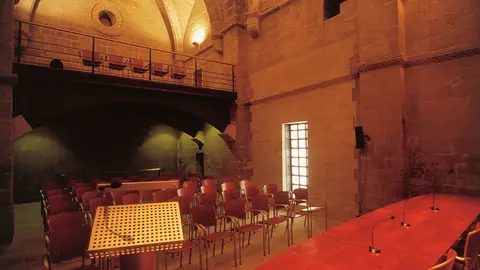 Las proyecciones de las Jornadas de Cine Mudo de Uncastillo se desarrollan en el Salón de Congresos de San Miguel de la localidad.