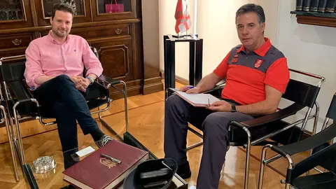 Alejandro Toquero y Miguel &Aacute;ngel Escudero en la reuni&oacute;n mantenido