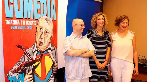 El director del festival, Ra&uacute;l Garc&iacute;a Medrano; la gerente de
Instituciones de Ibercaja, Mayte Zambor&aacute;in, y la concejala de Cultura
del Ayuntamiento de Tarazona, Waldesca Navarro